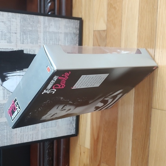 35th Anniversary Barbie - Picture 9 of 11